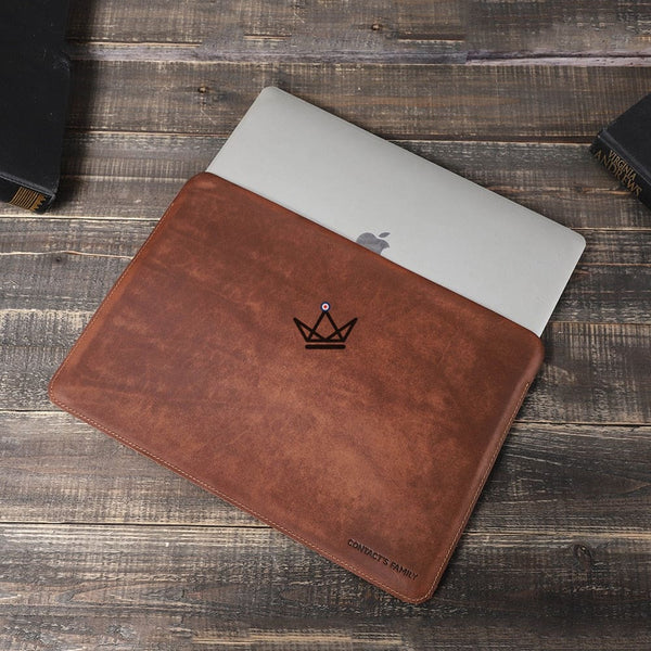 Étui en Cuir pour Ordinateur Portable personnalisable - Voyageur OS - - housse PC personnalisable - Cadeau, Noël, Anniversaire, Original - Atelier Atypique