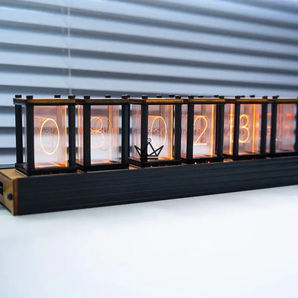 Horloge à tubes effet Nixie en bois de noyer, 6 chiffres - ANODIA