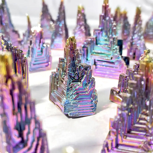 Iridescent bismutkristal in trapvorm, uniek exemplaar - BISMA