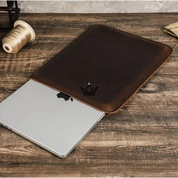 Personaliseerbare leren Macbook-hoes 13"-14" - Voyageur SKIN