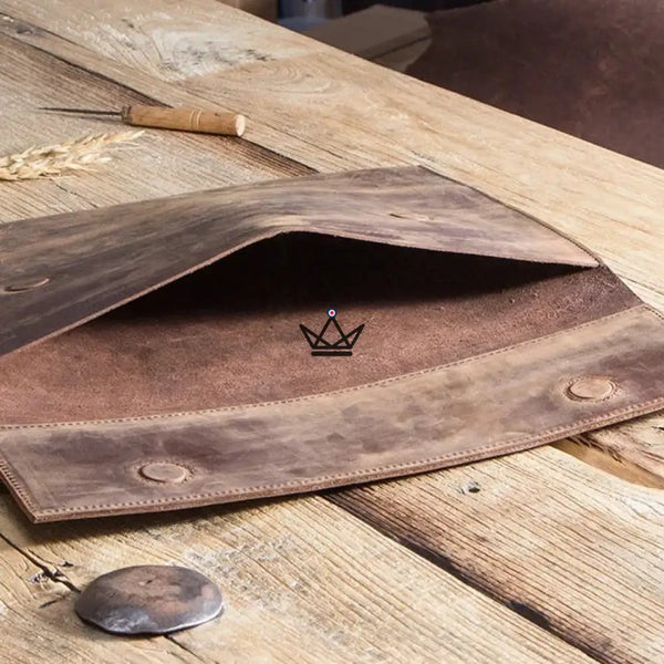Pochette enveloppe iPad 13" en cuir personnalisable — Voyageur PLI – 5/13