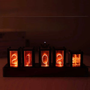 Horloge effet Nixie RVB en bois massif à monter, 6 tubes - FILAMENT - ["maj-filtre","Objets Scientifiques"] - Objets Scientifiques - Cadeau, Noël, Anniversaire, Original, Fête des pères, fête des mères - Atelier Atypique