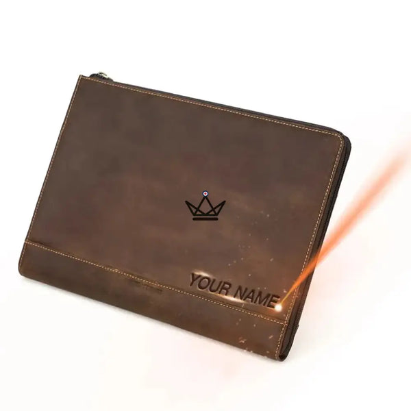 Housse cuir personnalisable pour MacBook 13 à 14 pouces - Voyageur TRAVERSÉE - ["Housse PC","Housse PC personnalisable","maj-desc","maj-filtre","Maroquinerie Personnalisable"] - housse PC personnalisable - Cadeau, Noël, Anniversaire, Original, Fête des pères, fête des mères - Atelier Atypique