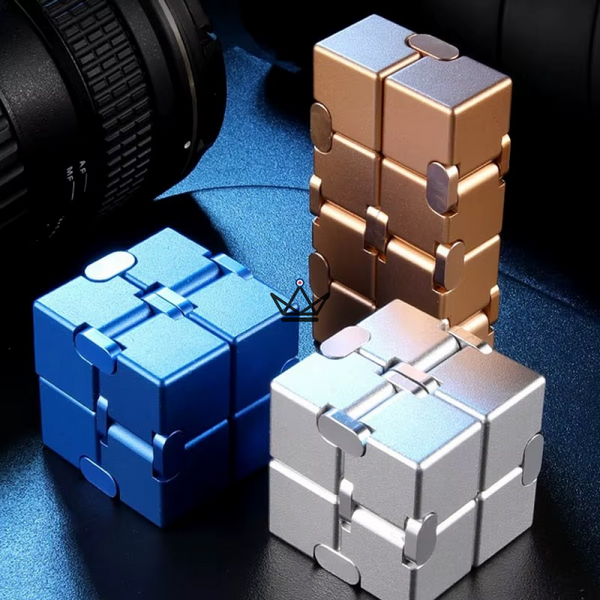 Cube infini en métal anti-stress de bureau - SPIRA