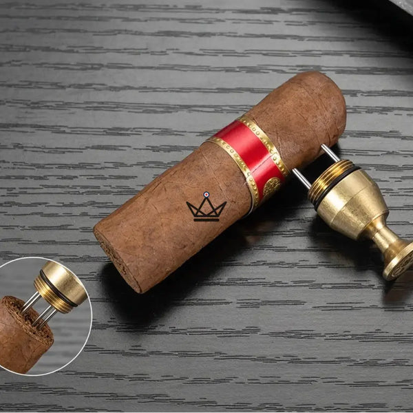 Gouden 2-in-1 sigarenboor sleutelhanger met naald — SCEPTRE – 4/9