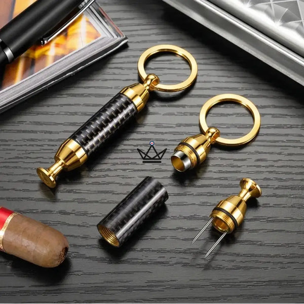 Gouden 2-in-1 sigarenboor sleutelhanger met naald — SCEPTRE, Koolstofpatroon