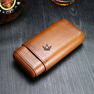 Étui à Cigares DAMAS WOOD — Cuir Vachette & Cèdre, Style Cowboy, 2 ou 3 Cigares - ["maj-desc"] - Etui à cigare - Cadeau, Noël, Anniversaire, Original, Fête des pères, fête des mères - Atelier Atypique